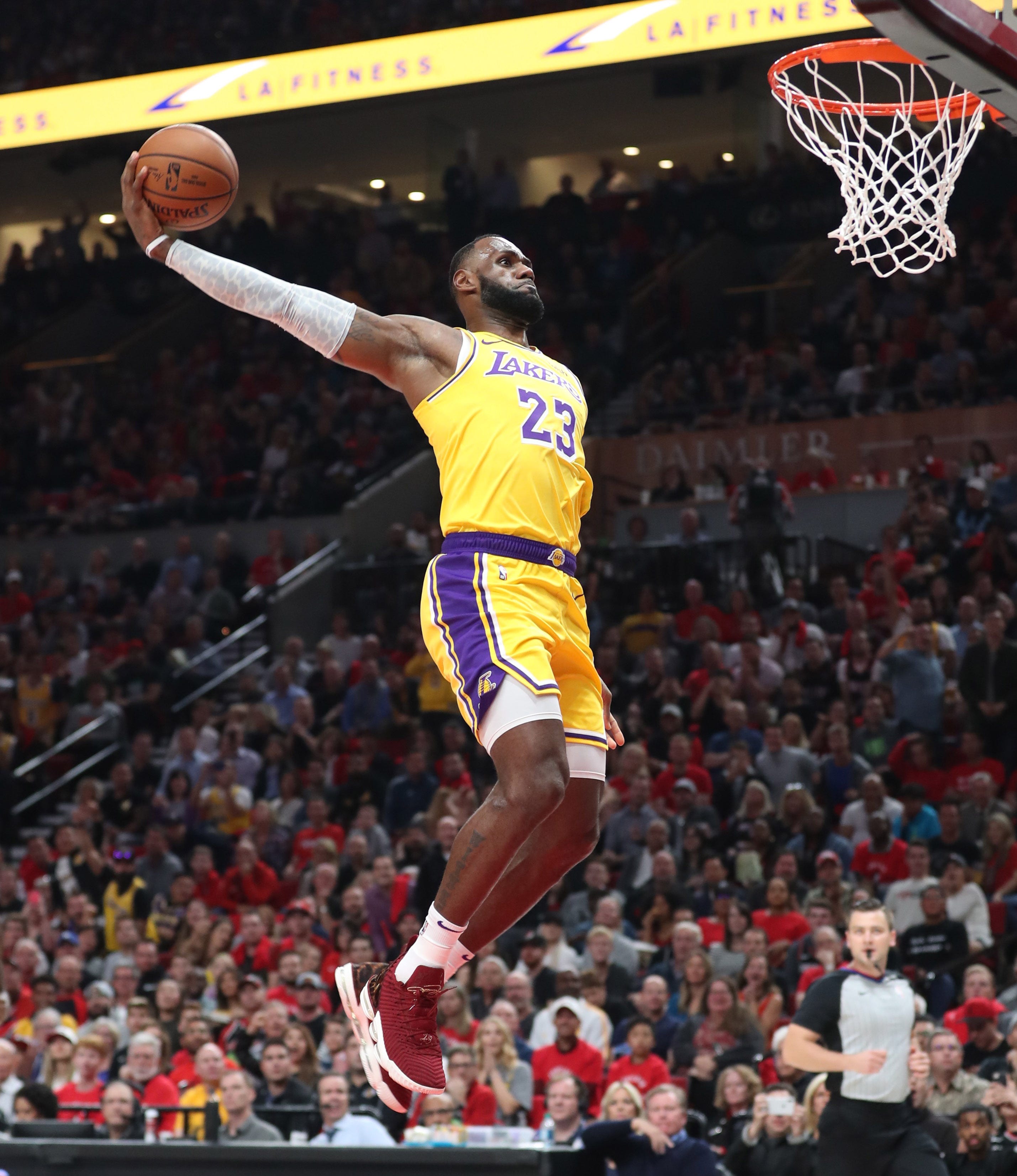 LeBron James goes sky high for two-handed reverse slam dunk